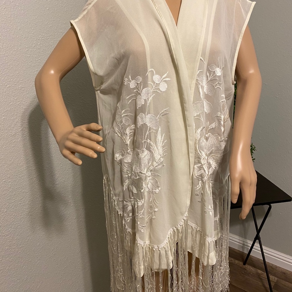 ECHO & RAGE CREM KIMONO WITH BEAUTIFUL EMBROIDERY.